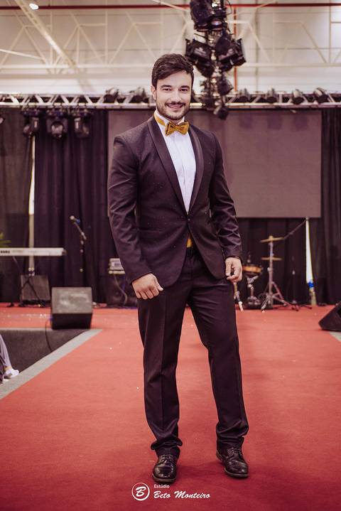 editorial de moda, vestido, noiva vestido de noiva - casa donaire - fotografo - curitiba - fotografo de casamento - noivas - debutantes - festas - vídeo - cinegrafista -  estudio beto monteiro - feira noivas curitibanas - 2019 - terno de noivo'
