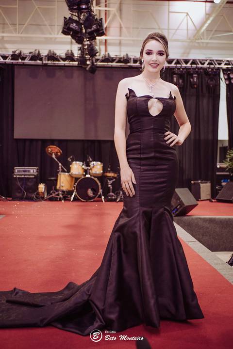 editorial de moda, vestido, noiva vestido de noiva - casa donaire - fotografo - curitiba - fotografo de casamento - noivas - debutantes - festas - vídeo - cinegrafista -  estudio beto monteiro - feira noivas curitibanas - 2019 - terno de noivo'