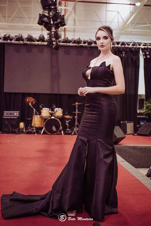 editorial de moda, vestido, noiva vestido de noiva - casa donaire - fotografo - curitiba - fotografo de casamento - noivas - debutantes - festas - vídeo - cinegrafista -  estudio beto monteiro - feira noivas curitibanas - 2019 - terno de noivo'