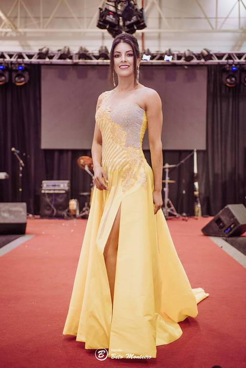 editorial de moda, vestido, noiva vestido de noiva - casa donaire - fotografo - curitiba - fotografo de casamento - noivas - debutantes - festas - vídeo - cinegrafista -  estudio beto monteiro - feira noivas curitibanas - 2019 - terno de noivo'