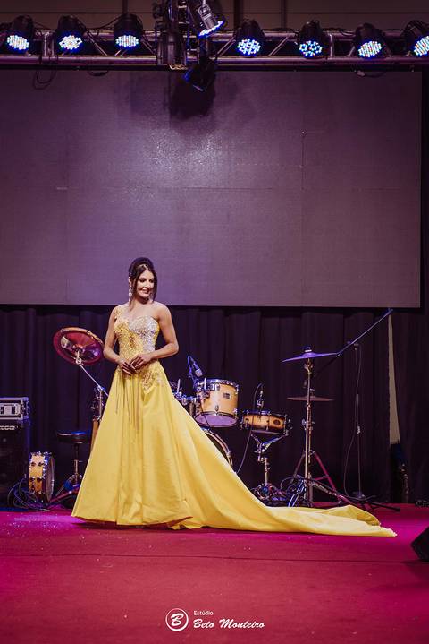 editorial de moda, vestido, noiva vestido de noiva - casa donaire - fotografo - curitiba - fotografo de casamento - noivas - debutantes - festas - vídeo - cinegrafista -  estudio beto monteiro - feira noivas curitibanas - 2019 - terno de noivo'