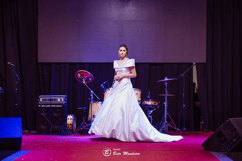editorial de moda, vestido, noiva vestido de noiva - casa donaire - fotografo - curitiba - fotografo de casamento - noivas - debutantes - festas - vídeo - cinegrafista -  estudio beto monteiro - feira noivas curitibanas - 2019 - terno de noivo'