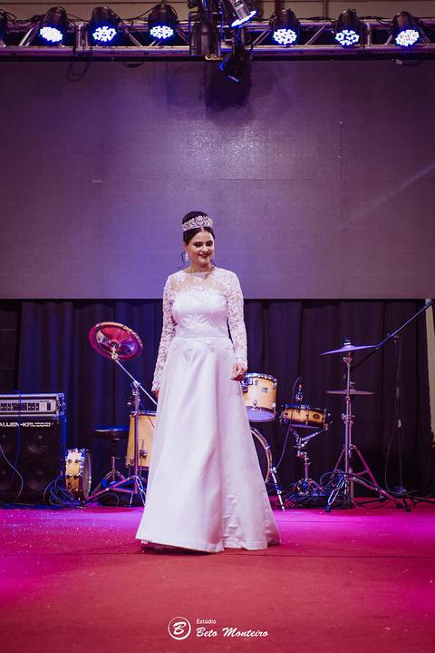 editorial de moda, vestido, noiva vestido de noiva - casa donaire - fotografo - curitiba - fotografo de casamento - noivas - debutantes - festas - vídeo - cinegrafista -  estudio beto monteiro - feira noivas curitibanas - 2019 - terno de noivo'