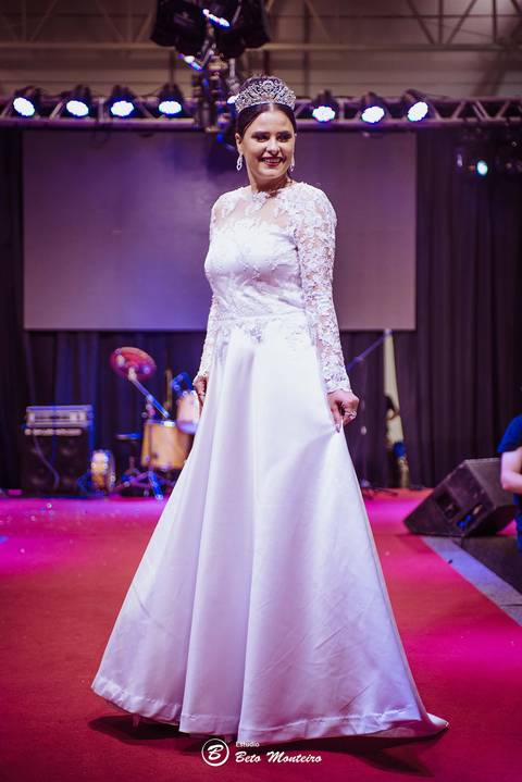 editorial de moda, vestido, noiva vestido de noiva - casa donaire - fotografo - curitiba - fotografo de casamento - noivas - debutantes - festas - vídeo - cinegrafista -  estudio beto monteiro - feira noivas curitibanas - 2019 - terno de noivo'