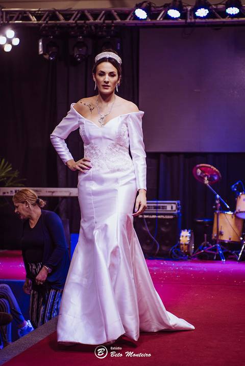editorial de moda, vestido, noiva vestido de noiva - casa donaire - fotografo - curitiba - fotografo de casamento - noivas - debutantes - festas - vídeo - cinegrafista -  estudio beto monteiro - feira noivas curitibanas - 2019 - terno de noivo'