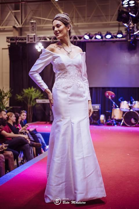 editorial de moda, vestido, noiva vestido de noiva - casa donaire - fotografo - curitiba - fotografo de casamento - noivas - debutantes - festas - vídeo - cinegrafista -  estudio beto monteiro - feira noivas curitibanas - 2019 - terno de noivo'