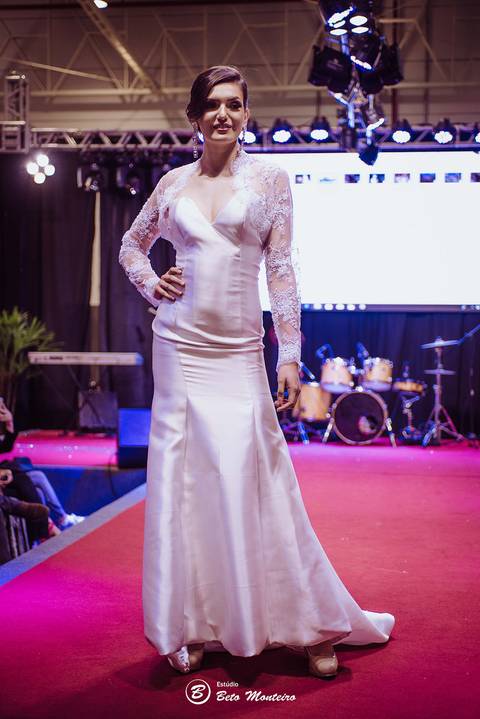 editorial de moda, vestido, noiva vestido de noiva - casa donaire - fotografo - curitiba - fotografo de casamento - noivas - debutantes - festas - vídeo - cinegrafista -  estudio beto monteiro - feira noivas curitibanas - 2019 - terno de noivo'