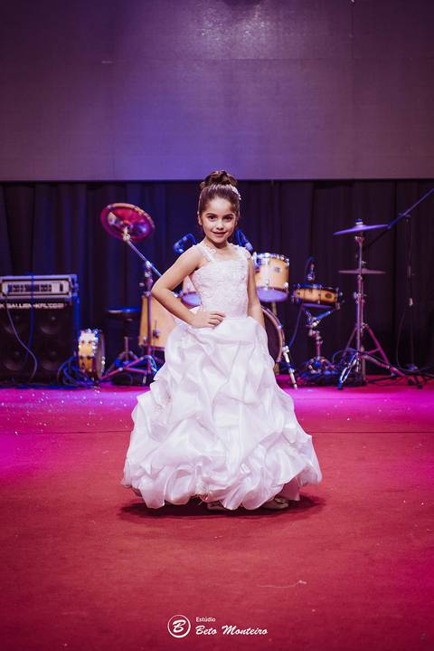 editorial de moda, vestido, noiva vestido de noiva - casa donaire - fotografo - curitiba - fotografo de casamento - noivas - debutantes - festas - vídeo - cinegrafista -  estudio beto monteiro - feira noivas curitibanas - 2019 - terno de noivo'