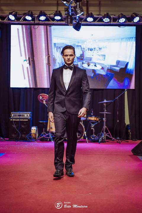 editorial de moda, vestido, noiva vestido de noiva - casa donaire - fotografo - curitiba - fotografo de casamento - noivas - debutantes - festas - vídeo - cinegrafista -  estudio beto monteiro - feira noivas curitibanas - 2019 - terno de noivo'