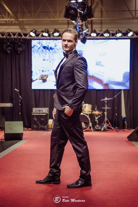 editorial de moda, vestido, noiva vestido de noiva - casa donaire - fotografo - curitiba - fotografo de casamento - noivas - debutantes - festas - vídeo - cinegrafista -  estudio beto monteiro - feira noivas curitibanas - 2019 - terno de noivo'