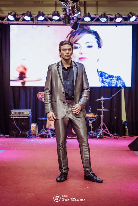 editorial de moda, vestido, noiva vestido de noiva - casa donaire - fotografo - curitiba - fotografo de casamento - noivas - debutantes - festas - vídeo - cinegrafista -  estudio beto monteiro - feira noivas curitibanas - 2019 - terno de noivo'