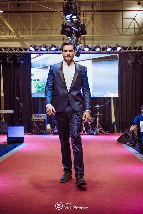 editorial de moda, vestido, noiva vestido de noiva - casa donaire - fotografo - curitiba - fotografo de casamento - noivas - debutantes - festas - vídeo - cinegrafista -  estudio beto monteiro - feira noivas curitibanas - 2019 - terno de noivo'