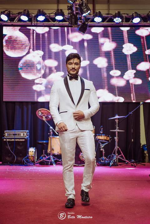 editorial de moda, vestido, noiva vestido de noiva - casa donaire - fotografo - curitiba - fotografo de casamento - noivas - debutantes - festas - vídeo - cinegrafista -  estudio beto monteiro - feira noivas curitibanas - 2019 - terno de noivo'