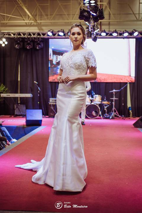 editorial de moda, vestido, noiva vestido de noiva - casa donaire - fotografo - curitiba - fotografo de casamento - noivas - debutantes - festas - vídeo - cinegrafista -  estudio beto monteiro - feira noivas curitibanas - 2019 - terno de noivo'