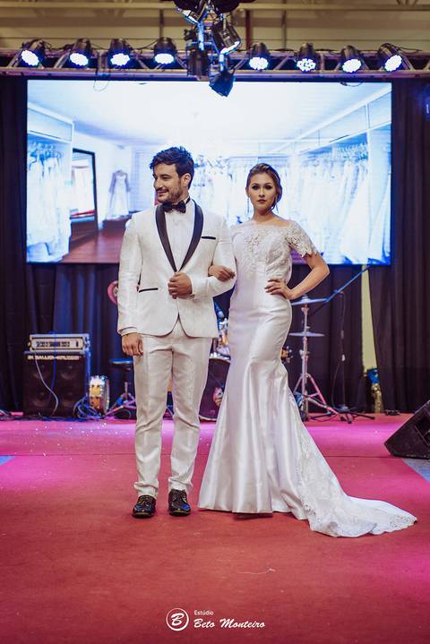 editorial de moda, vestido, noiva vestido de noiva - casa donaire - fotografo - curitiba - fotografo de casamento - noivas - debutantes - festas - vídeo - cinegrafista -  estudio beto monteiro - feira noivas curitibanas - 2019 - terno de noivo'