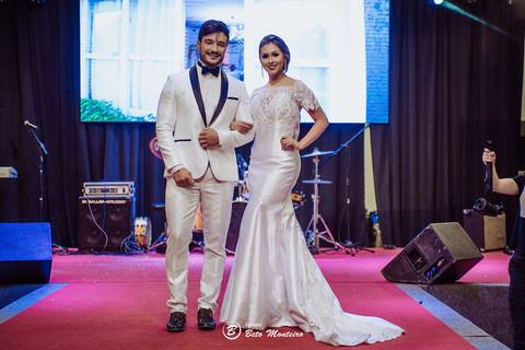 editorial de moda, vestido, noiva vestido de noiva - casa donaire - fotografo - curitiba - fotografo de casamento - noivas - debutantes - festas - vídeo - cinegrafista -  estudio beto monteiro - feira noivas curitibanas - 2019 - terno de noivo'