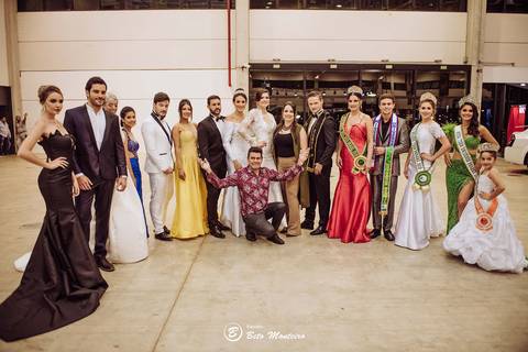 editorial de moda, vestido, noiva vestido de noiva - casa donaire - fotografo - curitiba - fotografo de casamento - noivas - debutantes - festas - vídeo - cinegrafista -  estudio beto monteiro - feira noivas curitibanas - 2019 - terno de noivo'