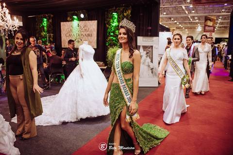 editorial de moda, vestido, noiva vestido de noiva - casa donaire - fotografo - curitiba - fotografo de casamento - noivas - debutantes - festas - vídeo - cinegrafista -  estudio beto monteiro - feira noivas curitibanas - 2019 - terno de noivo'