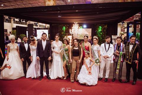 editorial de moda, vestido, noiva vestido de noiva - casa donaire - fotografo - curitiba - fotografo de casamento - noivas - debutantes - festas - vídeo - cinegrafista -  estudio beto monteiro - feira noivas curitibanas - 2019 - terno de noivo'