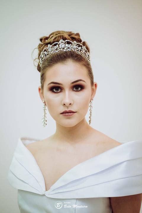 editorial de moda, vestido, noiva vestido de noiva - casa donaire - fotografo - curitiba - fotografo de casamento - noivas - debutantes - festas - vídeo - cinegrafista -  estudio beto monteiro - feira noivas curitibanas - 2019 - terno de noivo'