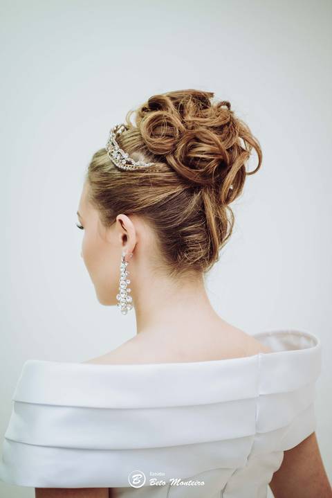 editorial de moda, vestido, noiva vestido de noiva - casa donaire - fotografo - curitiba - fotografo de casamento - noivas - debutantes - festas - vídeo - cinegrafista -  estudio beto monteiro - feira noivas curitibanas - 2019 - terno de noivo'