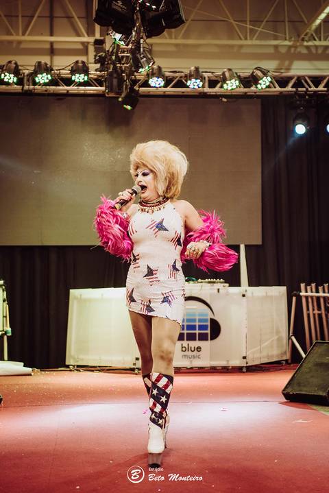 editorial de moda, vestido, noiva vestido de noiva - casa donaire - fotografo - curitiba - fotografo de casamento - noivas - debutantes - festas - vídeo - cinegrafista -  estudio beto monteiro - feira noivas curitibanas - 2019 - terno de noivo'