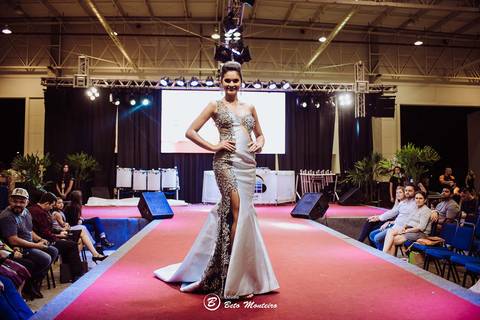editorial de moda, vestido, noiva vestido de noiva - casa donaire - fotografo - curitiba - fotografo de casamento - noivas - debutantes - festas - vídeo - cinegrafista -  estudio beto monteiro - feira noivas curitibanas - 2019 - terno de noivo'
