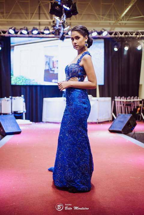 editorial de moda, vestido, noiva vestido de noiva - casa donaire - fotografo - curitiba - fotografo de casamento - noivas - debutantes - festas - vídeo - cinegrafista -  estudio beto monteiro - feira noivas curitibanas - 2019 - terno de noivo'