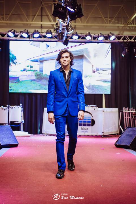 editorial de moda, vestido, noiva vestido de noiva - casa donaire - fotografo - curitiba - fotografo de casamento - noivas - debutantes - festas - vídeo - cinegrafista -  estudio beto monteiro - feira noivas curitibanas - 2019 - terno de noivo'