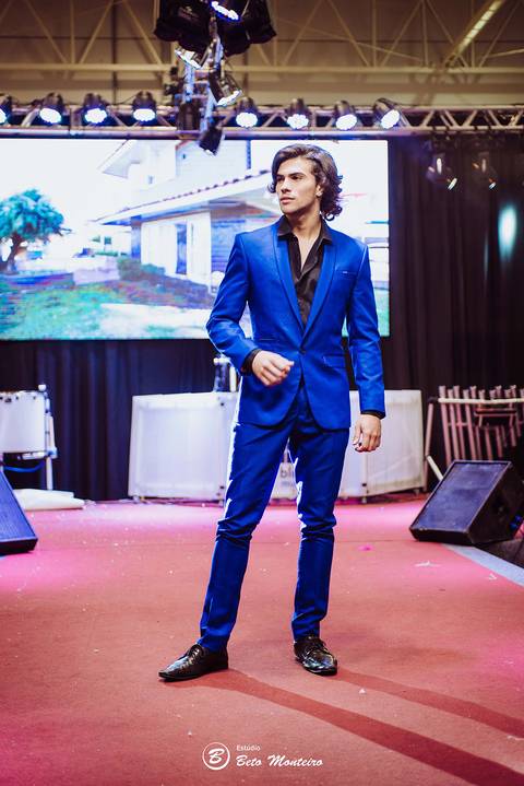 editorial de moda, vestido, noiva vestido de noiva - casa donaire - fotografo - curitiba - fotografo de casamento - noivas - debutantes - festas - vídeo - cinegrafista -  estudio beto monteiro - feira noivas curitibanas - 2019 - terno de noivo'