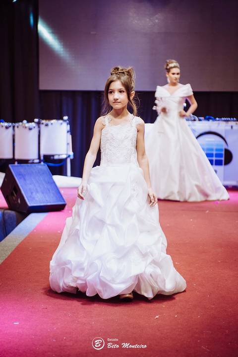 editorial de moda, vestido, noiva vestido de noiva - casa donaire - fotografo - curitiba - fotografo de casamento - noivas - debutantes - festas - vídeo - cinegrafista -  estudio beto monteiro - feira noivas curitibanas - 2019 - terno de noivo'