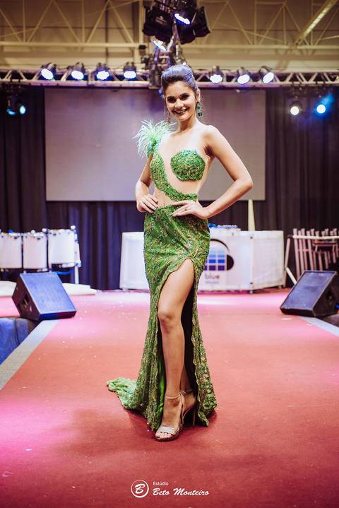 editorial de moda, vestido, noiva vestido de noiva - casa donaire - fotografo - curitiba - fotografo de casamento - noivas - debutantes - festas - vídeo - cinegrafista -  estudio beto monteiro - feira noivas curitibanas - 2019 - terno de noivo'