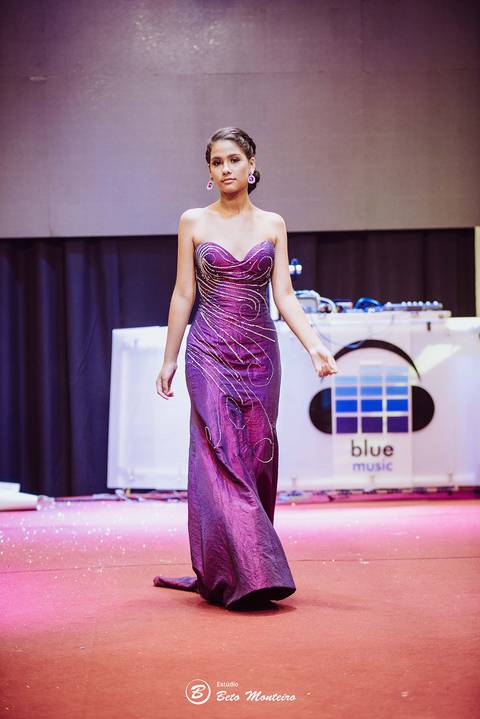 editorial de moda, vestido, noiva vestido de noiva - casa donaire - fotografo - curitiba - fotografo de casamento - noivas - debutantes - festas - vídeo - cinegrafista -  estudio beto monteiro - feira noivas curitibanas - 2019 - terno de noivo'