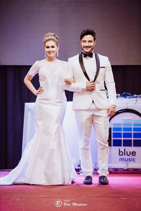 editorial de moda, vestido, noiva vestido de noiva - casa donaire - fotografo - curitiba - fotografo de casamento - noivas - debutantes - festas - vídeo - cinegrafista -  estudio beto monteiro - feira noivas curitibanas - 2019 - terno de noivo'