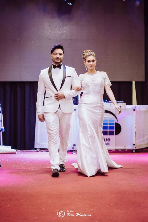 editorial de moda, vestido, noiva vestido de noiva - casa donaire - fotografo - curitiba - fotografo de casamento - noivas - debutantes - festas - vídeo - cinegrafista -  estudio beto monteiro - feira noivas curitibanas - 2019 - terno de noivo'