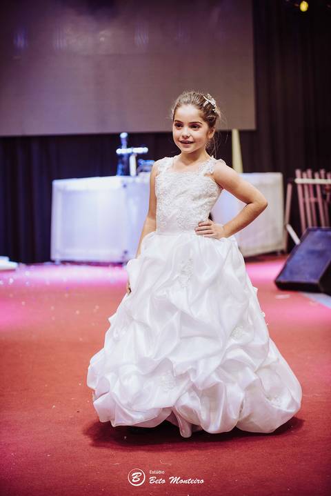 editorial de moda, vestido, noiva vestido de noiva - casa donaire - fotografo - curitiba - fotografo de casamento - noivas - debutantes - festas - vídeo - cinegrafista -  estudio beto monteiro - feira noivas curitibanas - 2019 - terno de noivo'