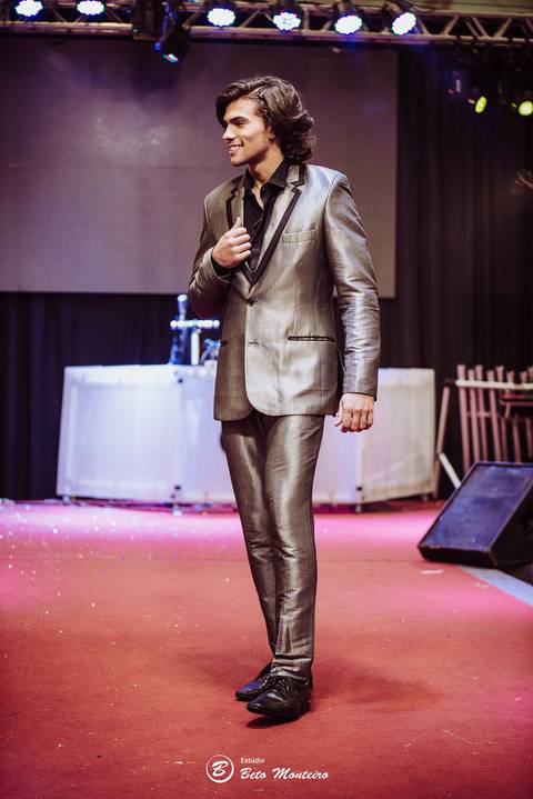 editorial de moda, vestido, noiva vestido de noiva - casa donaire - fotografo - curitiba - fotografo de casamento - noivas - debutantes - festas - vídeo - cinegrafista -  estudio beto monteiro - feira noivas curitibanas - 2019 - terno de noivo'