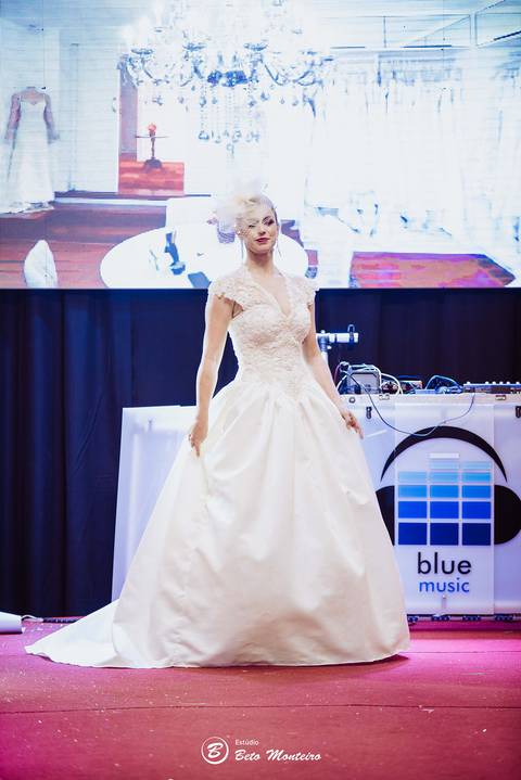 editorial de moda, vestido, noiva vestido de noiva - casa donaire - fotografo - curitiba - fotografo de casamento - noivas - debutantes - festas - vídeo - cinegrafista -  estudio beto monteiro - feira noivas curitibanas - 2019 - terno de noivo'