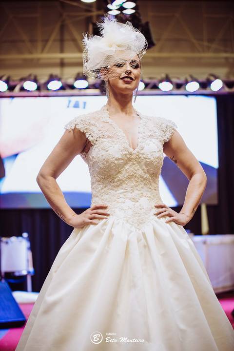 editorial de moda, vestido, noiva vestido de noiva - casa donaire - fotografo - curitiba - fotografo de casamento - noivas - debutantes - festas - vídeo - cinegrafista -  estudio beto monteiro - feira noivas curitibanas - 2019 - terno de noivo'