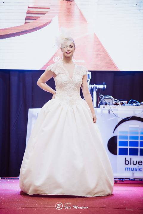 editorial de moda, vestido, noiva vestido de noiva - casa donaire - fotografo - curitiba - fotografo de casamento - noivas - debutantes - festas - vídeo - cinegrafista -  estudio beto monteiro - feira noivas curitibanas - 2019 - terno de noivo'