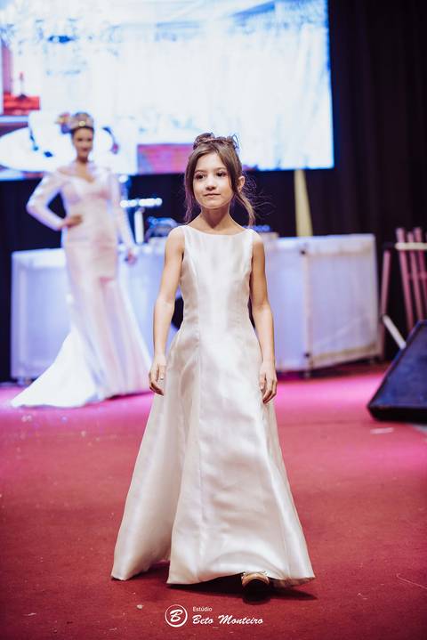 editorial de moda, vestido, noiva vestido de noiva - casa donaire - fotografo - curitiba - fotografo de casamento - noivas - debutantes - festas - vídeo - cinegrafista -  estudio beto monteiro - feira noivas curitibanas - 2019 - terno de noivo'