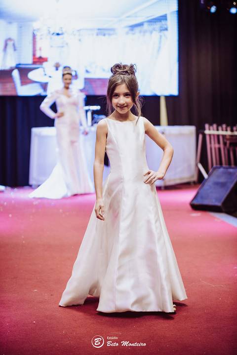 editorial de moda, vestido, noiva vestido de noiva - casa donaire - fotografo - curitiba - fotografo de casamento - noivas - debutantes - festas - vídeo - cinegrafista -  estudio beto monteiro - feira noivas curitibanas - 2019 - terno de noivo'