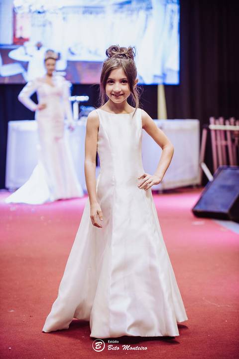 editorial de moda, vestido, noiva vestido de noiva - casa donaire - fotografo - curitiba - fotografo de casamento - noivas - debutantes - festas - vídeo - cinegrafista -  estudio beto monteiro - feira noivas curitibanas - 2019 - terno de noivo'