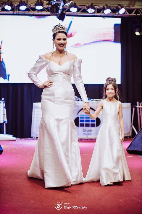 editorial de moda, vestido, noiva vestido de noiva - casa donaire - fotografo - curitiba - fotografo de casamento - noivas - debutantes - festas - vídeo - cinegrafista -  estudio beto monteiro - feira noivas curitibanas - 2019 - terno de noivo'