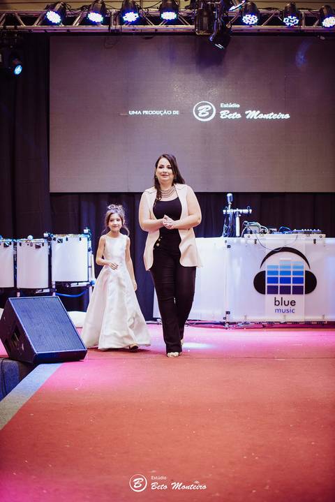 editorial de moda, vestido, noiva vestido de noiva - casa donaire - fotografo - curitiba - fotografo de casamento - noivas - debutantes - festas - vídeo - cinegrafista -  estudio beto monteiro - feira noivas curitibanas - 2019 - terno de noivo'