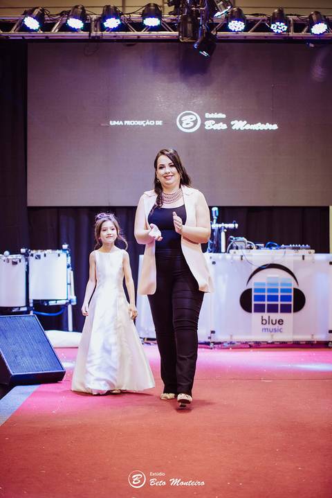 editorial de moda, vestido, noiva vestido de noiva - casa donaire - fotografo - curitiba - fotografo de casamento - noivas - debutantes - festas - vídeo - cinegrafista -  estudio beto monteiro - feira noivas curitibanas - 2019 - terno de noivo'
