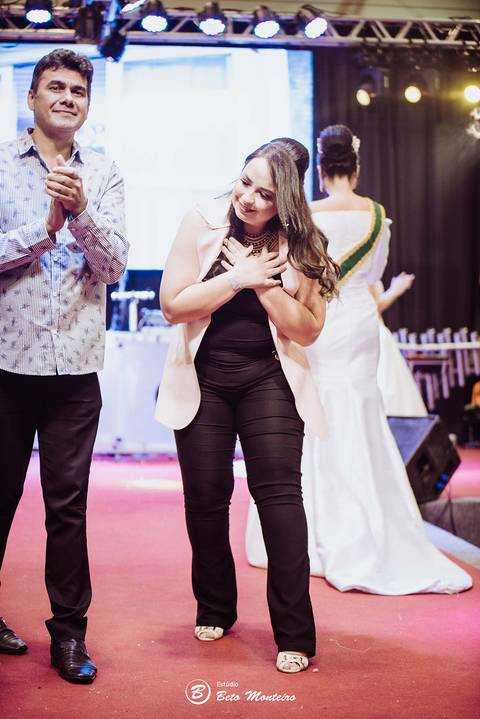 editorial de moda, vestido, noiva vestido de noiva - casa donaire - fotografo - curitiba - fotografo de casamento - noivas - debutantes - festas - vídeo - cinegrafista -  estudio beto monteiro - feira noivas curitibanas - 2019 - terno de noivo'