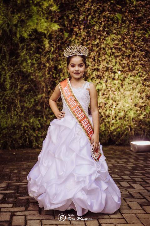 editorial de moda, vestido, noiva vestido de noiva - casa donaire - fotografo - curitiba - fotografo de casamento - noivas - debutantes - festas - vídeo - cinegrafista -  estudio beto monteiro - feira noivas curitibanas - 2019 - terno de noivo'