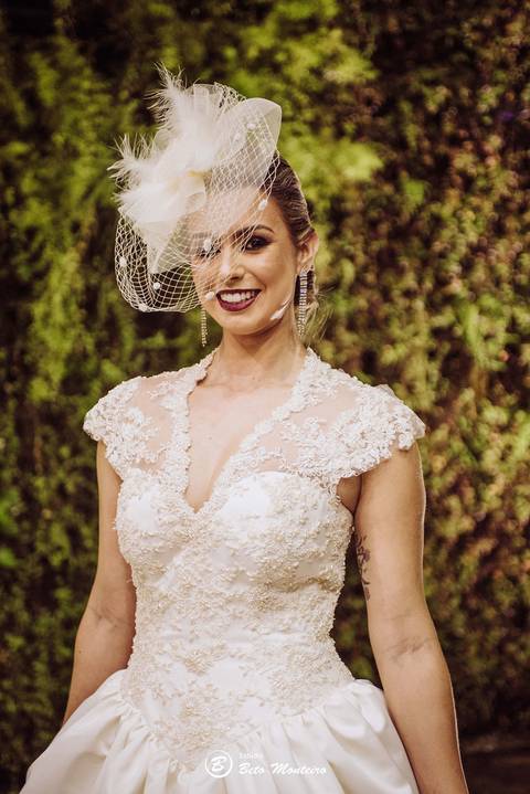 editorial de moda, vestido, noiva vestido de noiva - casa donaire - fotografo - curitiba - fotografo de casamento - noivas - debutantes - festas - vídeo - cinegrafista -  estudio beto monteiro - feira noivas curitibanas - 2019 - terno de noivo'