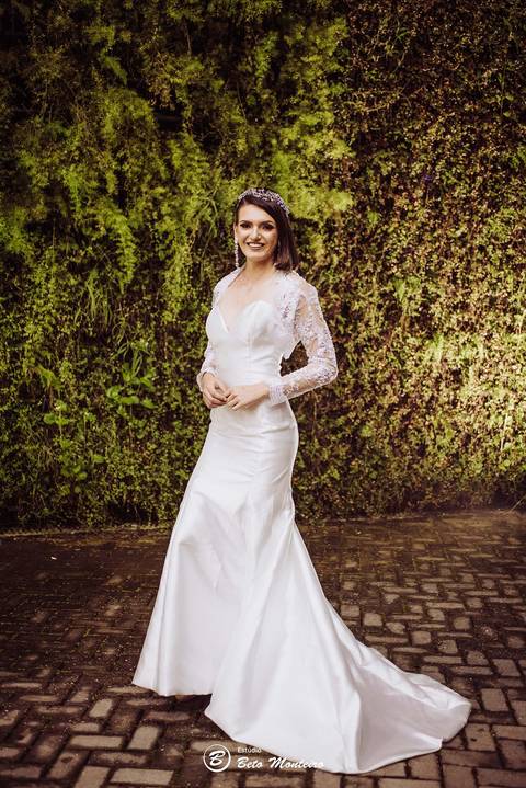 editorial de moda, vestido, noiva vestido de noiva - casa donaire - fotografo - curitiba - fotografo de casamento - noivas - debutantes - festas - vídeo - cinegrafista -  estudio beto monteiro - feira noivas curitibanas - 2019 - terno de noivo'